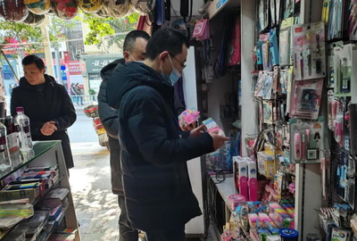 查扣“三無”玩具31件——通川區大北街市場監管所開展兒童用品玩具安全守護行動